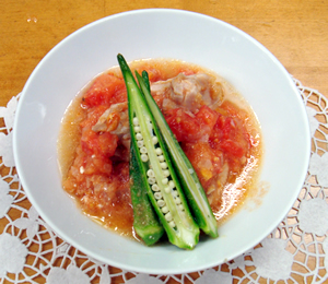 オクラとチキンのトマト煮込み