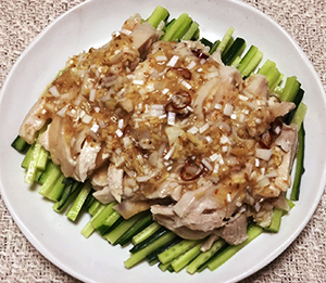 鶏肉とキュウリの辛味ソースがけ